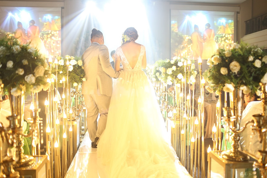 Vinh Râu khóc trong đám cưới khi nghe vợ hát